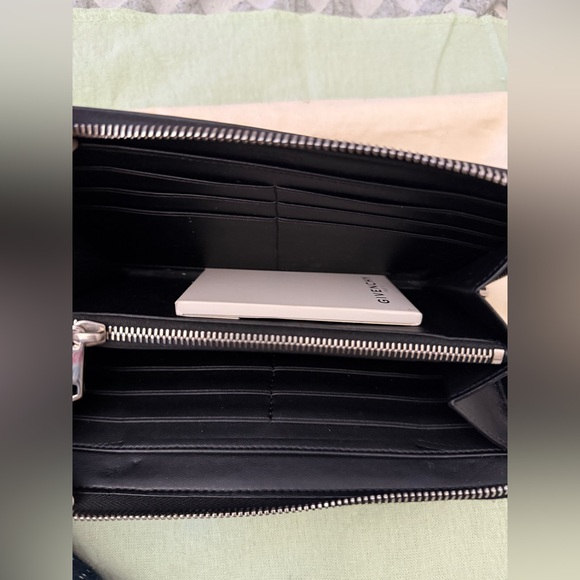 Givenchy leather zip around wallet - Picture 5 of 7